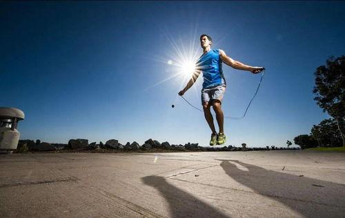 成人跳绳渐进视频,成人跳绳渐进训练视频教程-第2张图片-草莓视频深夜