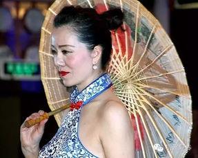 成人穿旗袍的视频,成人风采瞬间捕捉-第1张图片-草莓视频深夜