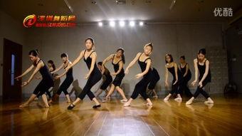 成人深圳跑操视频,成人团队活力四溢的晨练瞬间-第2张图片-草莓视频深夜