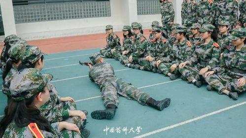 成人军训开枪视频播放,震撼开枪瞬间，展现军人风采-第2张图片-草莓视频深夜