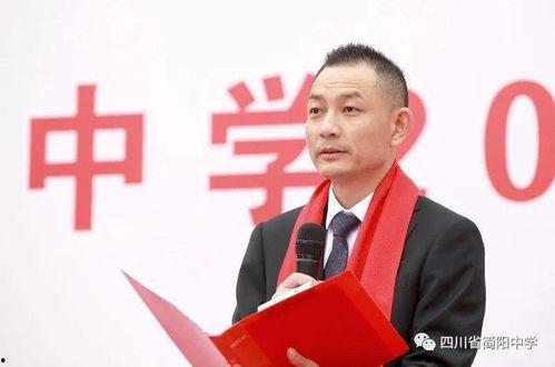 成人高考感谢老师视频,成人高考学子致敬恩师的温馨瞬间-第2张图片-草莓视频深夜