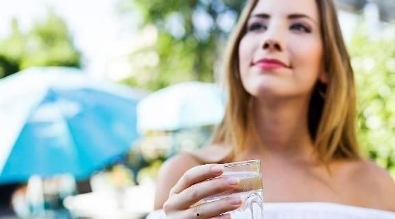 成人喝药喝水视频大全集,安全用药，健康生活-第3张图片-草莓视频深夜