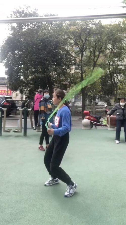 成人跳绳脚步训练视频,跟随视频轻松掌握技巧-第2张图片-草莓视频深夜