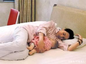 成人躺着吃母乳视频播放,一场跨越年龄的温馨互动-第2张图片-草莓视频深夜