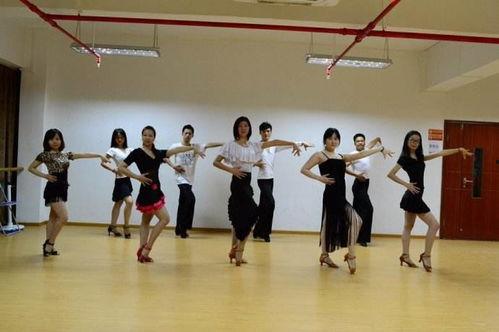 顺恒广场成人舞蹈视频,动感旋律下的优雅舞动-第1张图片-草莓视频深夜