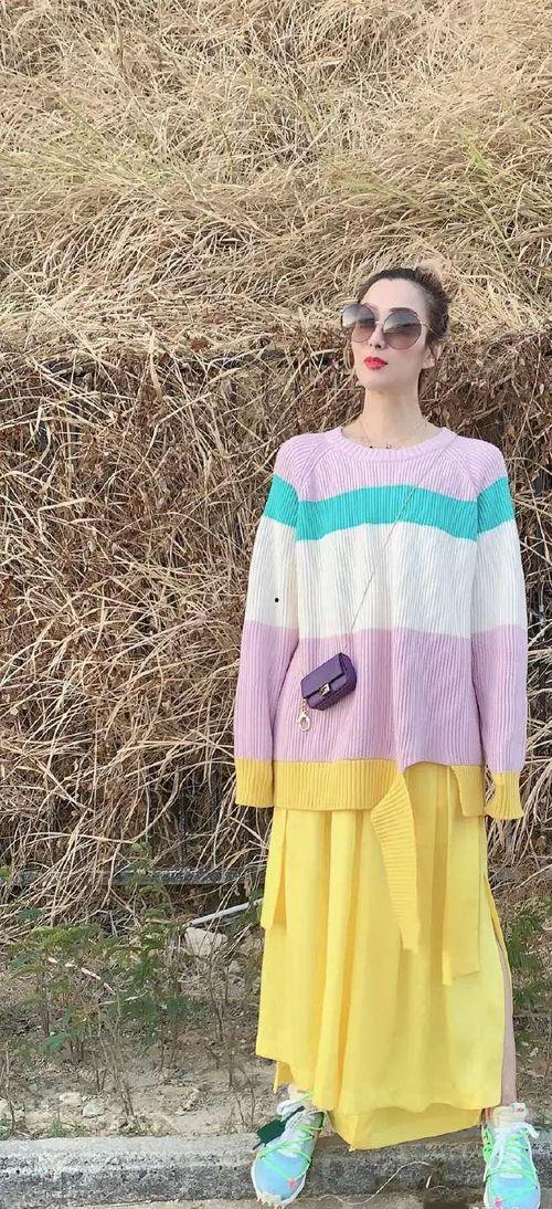 成人彩虹衣服怎么穿视频,打造个性时尚风采-第3张图片-草莓视频深夜