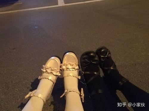 女人成人皮鞋视频,揭秘女性成人皮鞋的魅力与穿搭技巧-第1张图片-草莓视频深夜