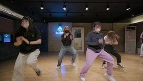 脑瘫成人跳舞视频,脑瘫成人展现非凡舞蹈风采-第1张图片-草莓视频深夜