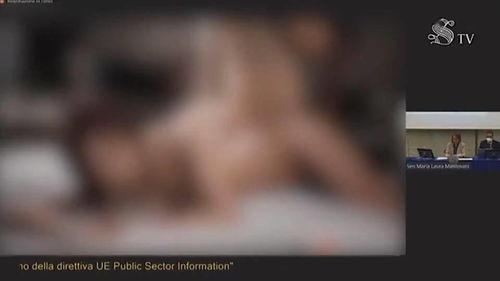 谁有成人那种视频呢,谁在背后操控？-第2张图片-草莓视频深夜