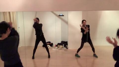 成人练舞蹈痛哭视频教学,成人舞蹈学习者的心路历程-第2张图片-草莓视频深夜